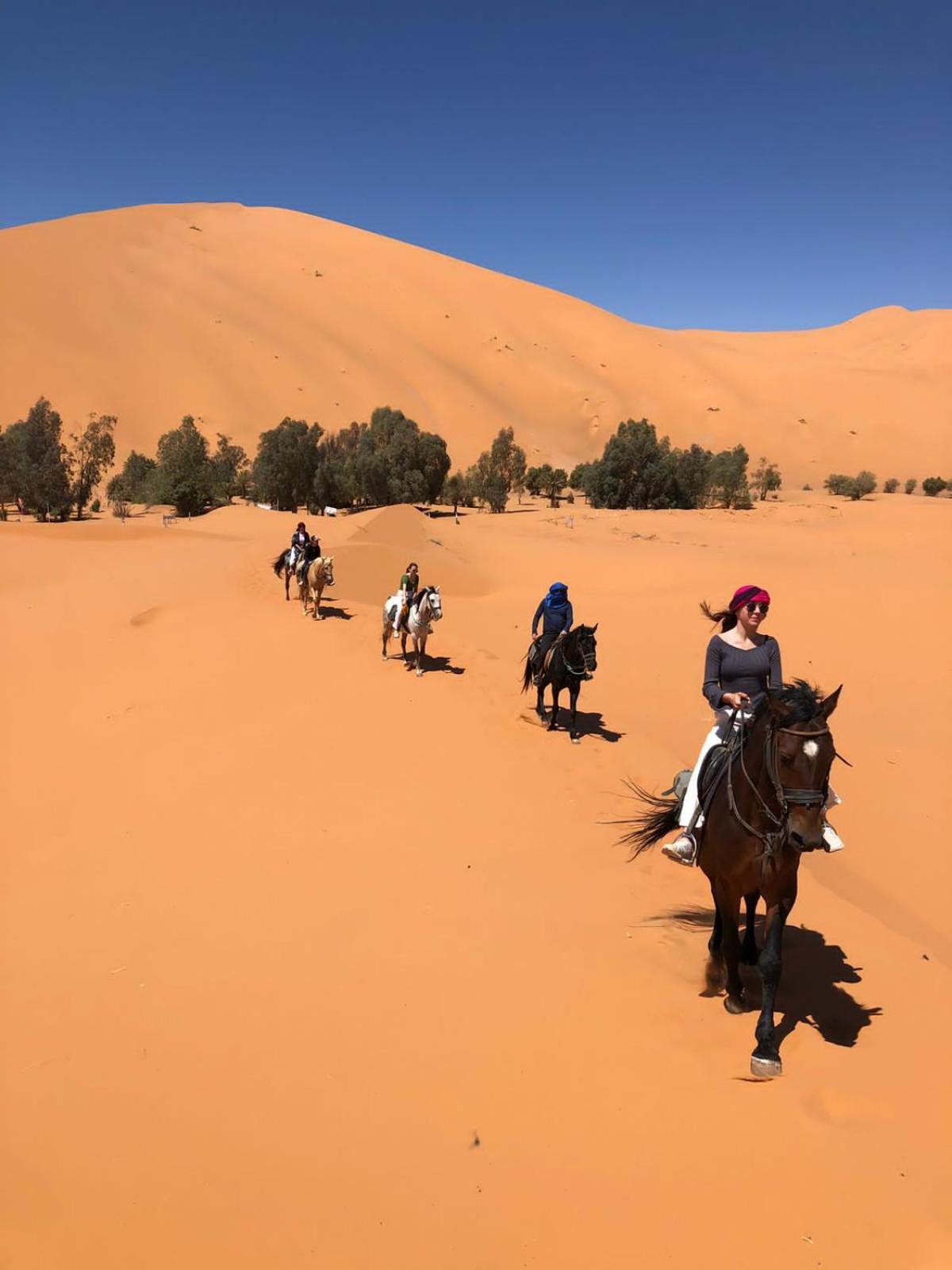 Отель Sahara House Мерзуга Экстерьер фото