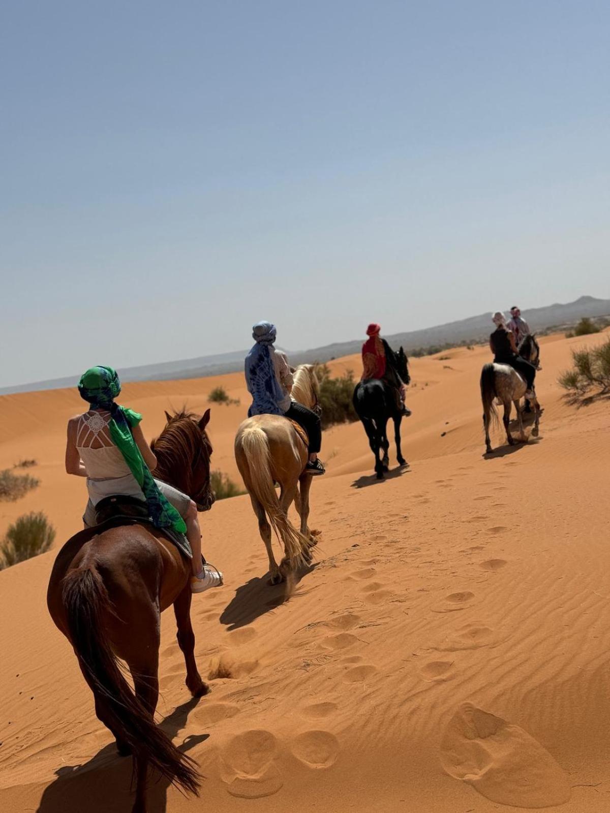 Отель Sahara House Мерзуга Экстерьер фото